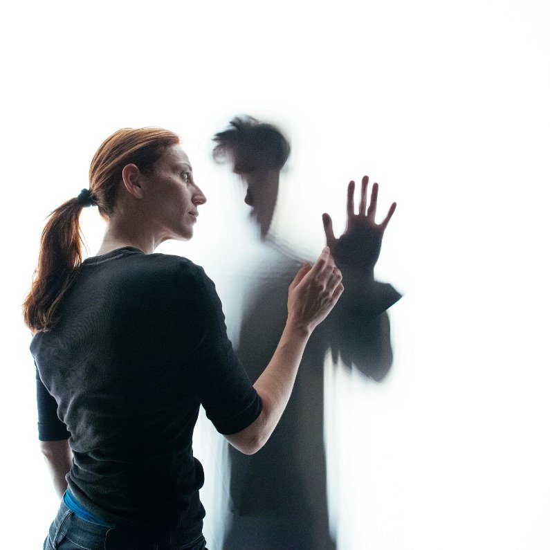  «Σκοτεινές Γλώσσες», του Θωμά Μοσχόπουλου [εικόνες] | iefimerida.gr 0