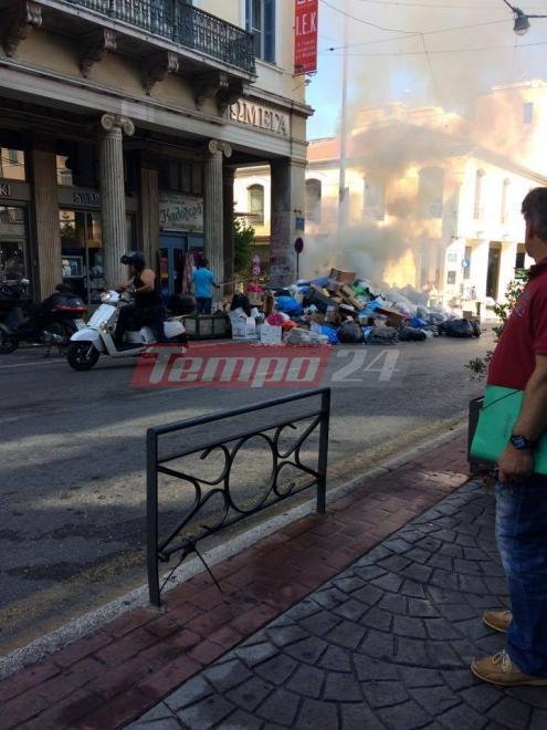 Λαμπάδιασαν κάδοι στο κέντρο της Πάτρας -Αποπνικτική η ατμόσφαιρα [εικόνες] | iefimerida.gr 0