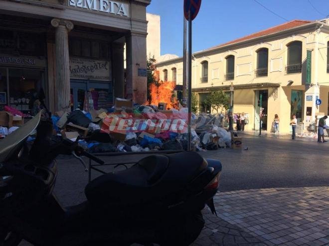 Λαμπάδιασαν κάδοι στο κέντρο της Πάτρας -Αποπνικτική η ατμόσφαιρα [εικόνες] | iefimerida.gr 1