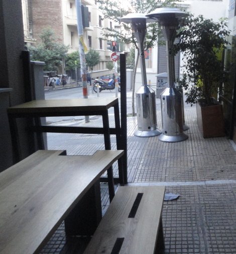 «Δεν έχει δρόμο να διαβώ» για τους τυφλούς της Αθήνας -Ποιοι κλείνουν τους οδηγούς όδευσης [εικόνες] | iefimerida.gr 1