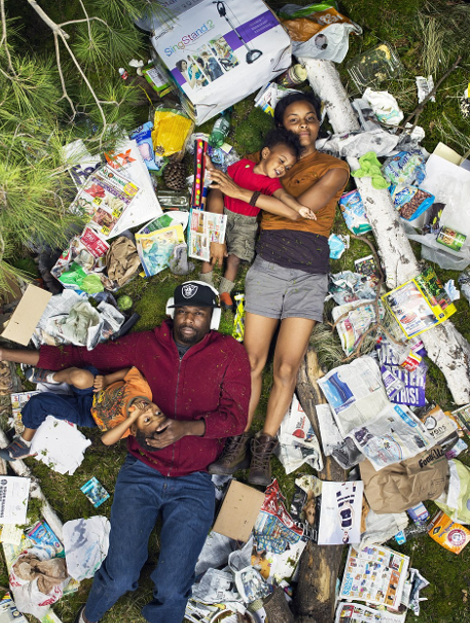 Σοκαριστικό: Πώς θα ήταν η ζωή μας αν επί μια εβδομάδα πετούσαμε τα σκουπίδια στο πάτωμα του σπιτιού μας [εικόνες] | iefimerida.gr 1