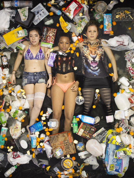 Σοκαριστικό: Πώς θα ήταν η ζωή μας αν επί μια εβδομάδα πετούσαμε τα σκουπίδια στο πάτωμα του σπιτιού μας [εικόνες] | iefimerida.gr 6