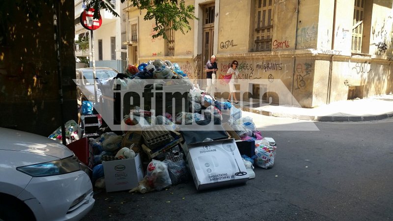 Απελπιστική η κατάσταση με τα σκουπίδια στην Κυψέλη -Σχηματίζουν βουνά, κάνουν πάρτι οι κατσαρίδες [εικόνες] | iefimerida.gr 4