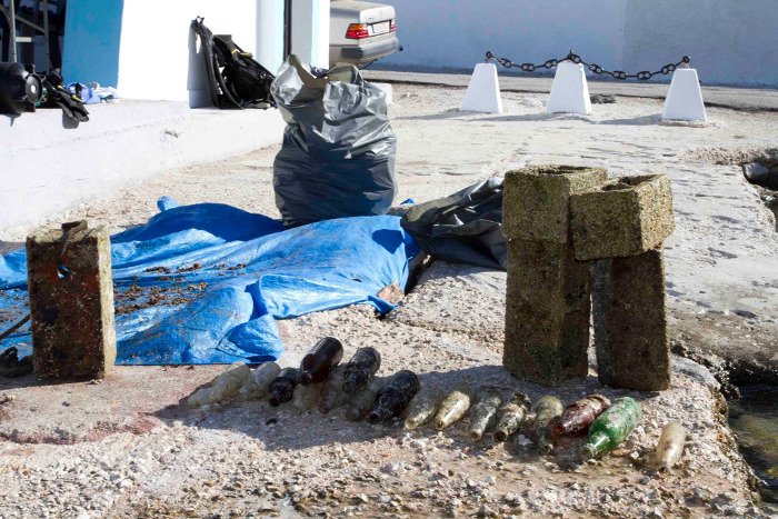 Ανέπνευσε η λίμνη της Βουλιαγμένης -Δύτες έβγαλαν από το βυθό 339 σκουπίδια [εικόνες] | iefimerida.gr 4