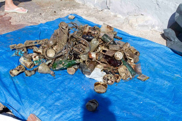 Ανέπνευσε η λίμνη της Βουλιαγμένης -Δύτες έβγαλαν από το βυθό 339 σκουπίδια [εικόνες] | iefimerida.gr 0