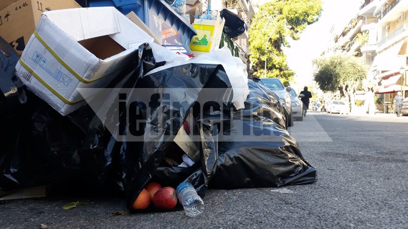 Γειτονιές στου Ζωγράφου μοιάζουν με σκουπιδότοπους -Κόντρα εργαζομένων με τον δήμο [εικόνες] | iefimerida.gr 2