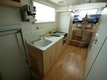 Απίστευτα σπίτια χτισμένα μέσα σε... οχήματα! [εικόνες] | iefimerida.gr 3