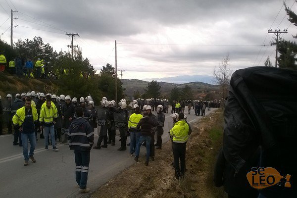 Νέα ένταση στις Σκουριές -Πορεία στα σπίτια μεταλλωρύχων [εικόνες] | iefimerida.gr 2