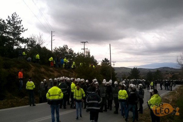 Νέα ένταση στις Σκουριές -Πορεία στα σπίτια μεταλλωρύχων [εικόνες] | iefimerida.gr 3