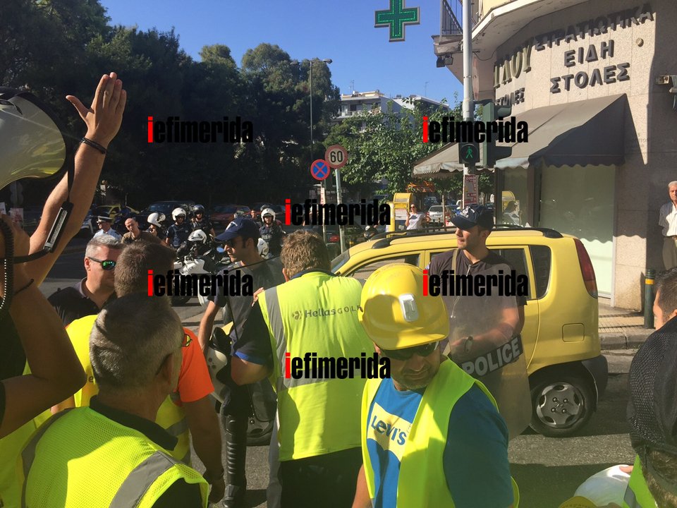 Η ΕΛ.ΑΣ. απαγόρευσε στους μεταλλωρύχους να περάσουν από το κέντρο με λεωφορείο [εικόνες] | iefimerida.gr 1
