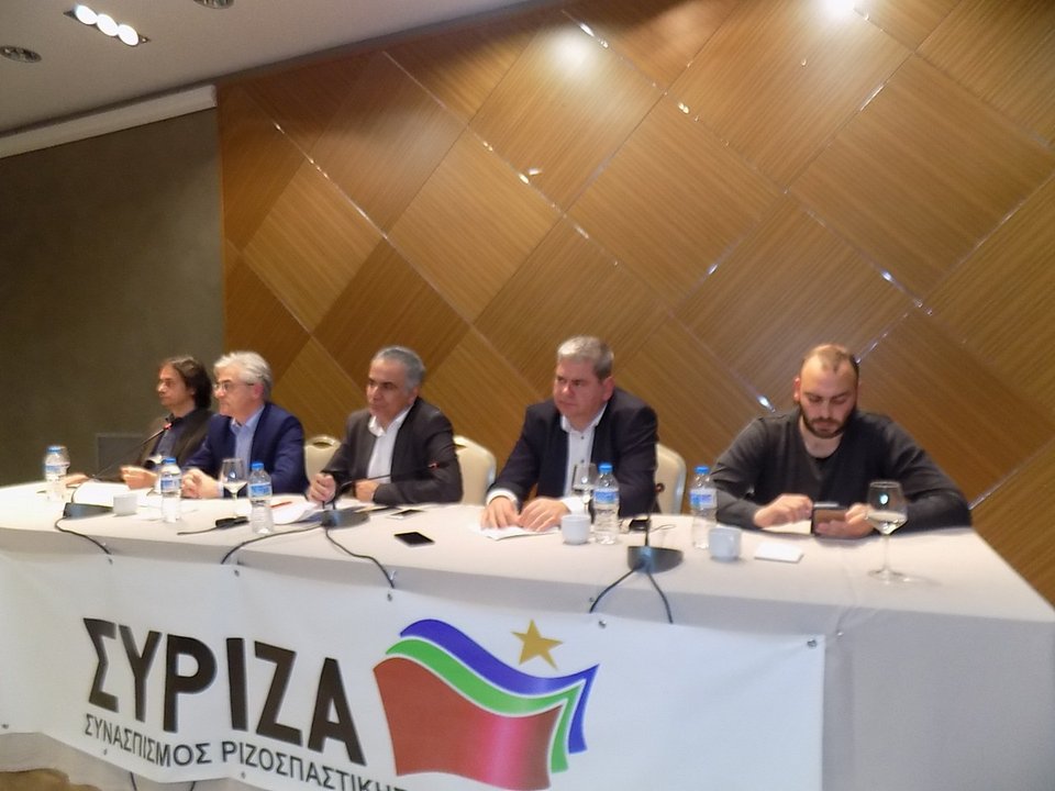 Ελάχιστοι παρακολούθησαν την ομιλία Σκουρλέτη στην Ξάνθη [εικόνες] | iefimerida.gr 2