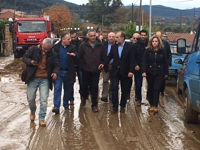 «Ντροπή σας» -Οργή πλημμυροπαθών του Αγρινίου κατά Σκουρλέτη [βίντεο] | iefimerida.gr 1