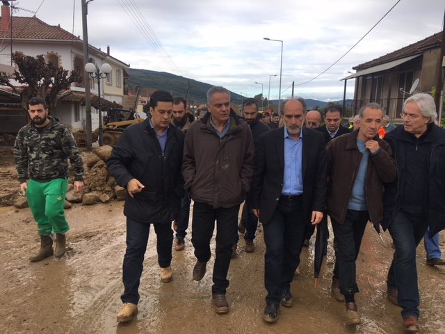 «Ντροπή σας» -Οργή πλημμυροπαθών του Αγρινίου κατά Σκουρλέτη [βίντεο] | iefimerida.gr 6