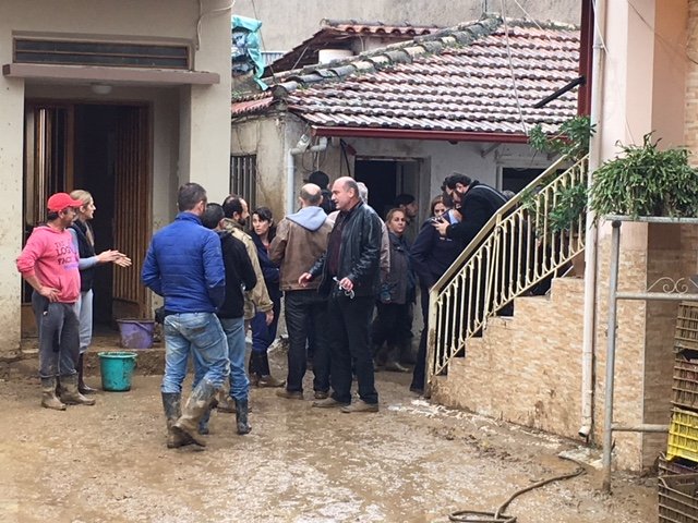 «Ντροπή σας» -Οργή πλημμυροπαθών του Αγρινίου κατά Σκουρλέτη [βίντεο] | iefimerida.gr 5