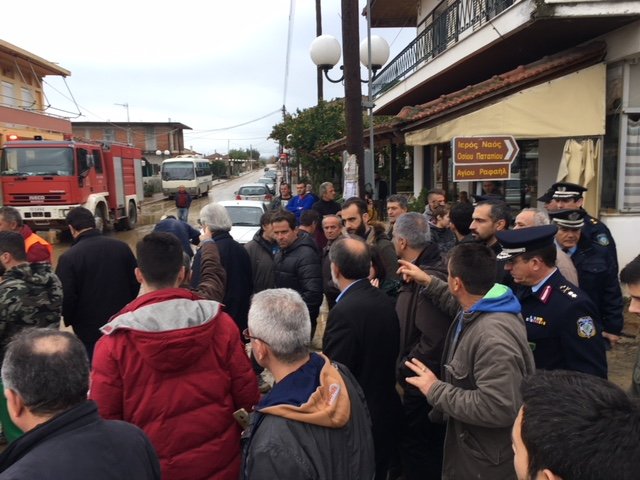 «Ντροπή σας» -Οργή πλημμυροπαθών του Αγρινίου κατά Σκουρλέτη [βίντεο] | iefimerida.gr 4