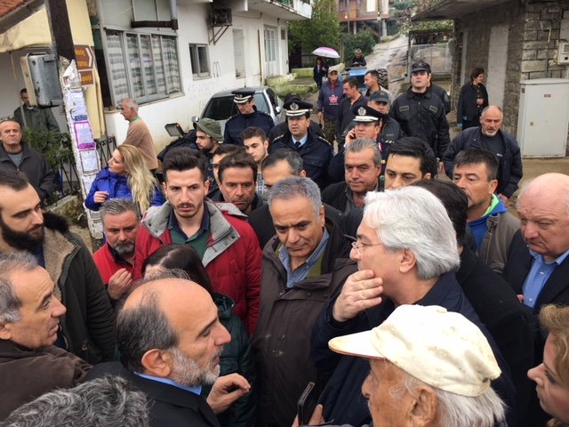 «Ντροπή σας» -Οργή πλημμυροπαθών του Αγρινίου κατά Σκουρλέτη [βίντεο] | iefimerida.gr 3