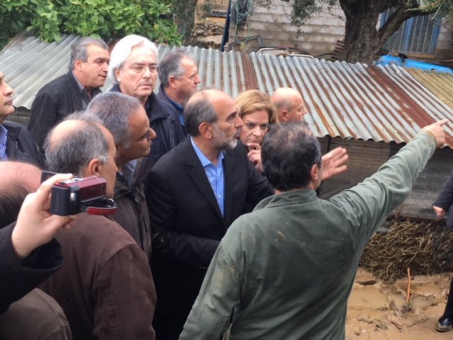 «Ντροπή σας» -Οργή πλημμυροπαθών του Αγρινίου κατά Σκουρλέτη [βίντεο] | iefimerida.gr 8