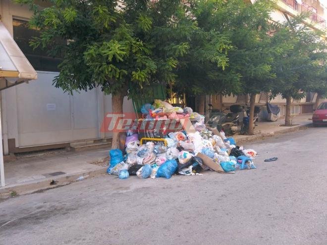 Πάτρα: Παραμένουν τα «βουνά» σκουπιδιών σε συνοικίες γύρω από το κέντρο της πόλης [εικόνες] | iefimerida.gr 2