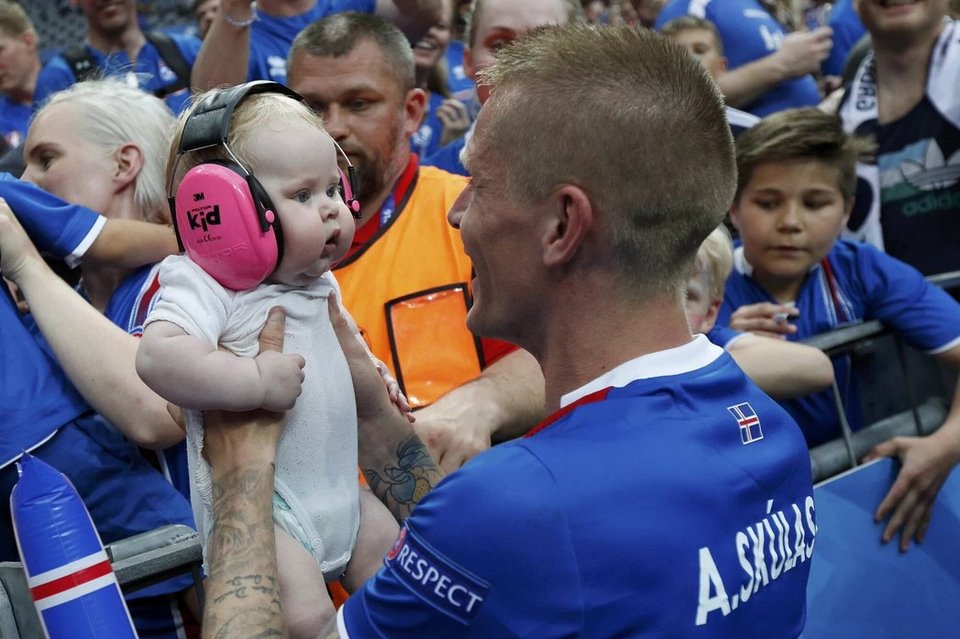 Ο Ισλανδός μπέμπης του EURO που έγινε viral [εικόνα] | iefimerida.gr 1