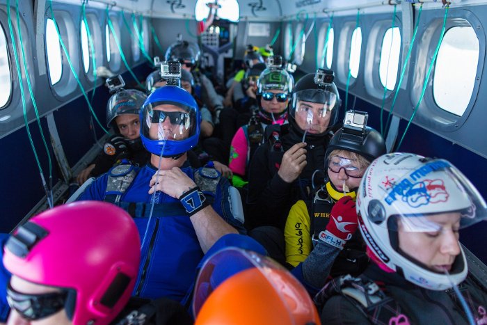 Γέμισε ο ουρανός ανθρώπους -Παγκόσμιο ρεκόρ με 164 άτομα να κάνουν ταυτόχρονα σχηματισμό [εικόνες] | iefimerida.gr 0