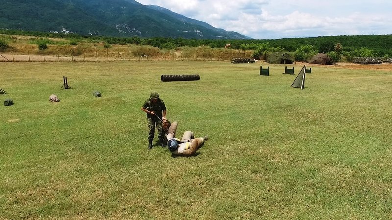 Εντυπωσιακές εικόνες: Στρατιωτικοί σκύλοι εν δράσει -Σε άσκηση που έγινε για πρώτη φορά | iefimerida.gr 8