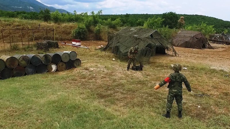 Εντυπωσιακές εικόνες: Στρατιωτικοί σκύλοι εν δράσει -Σε άσκηση που έγινε για πρώτη φορά | iefimerida.gr 7