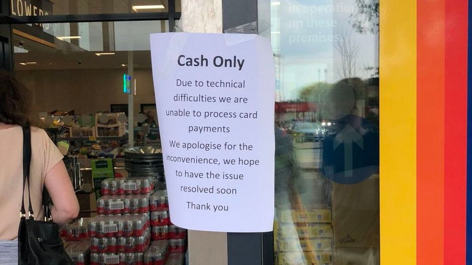 Κατέρρευσε το σύστημα πληρωμών με κάρτες Visa σε χώρες της Ευρώπης | iefimerida.gr 0