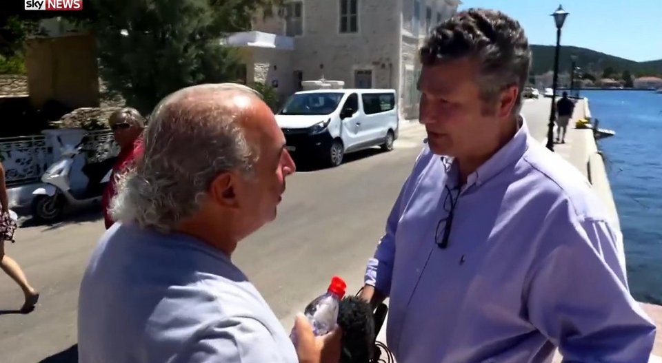 Ρεπόρτερ προκαλεί οργή δισεκατομμυριούχου στην Ιθάκη: «Θα σας πετάξω στη θάλασσα» [εικόνες&βίντεο] | iefimerida.gr 0