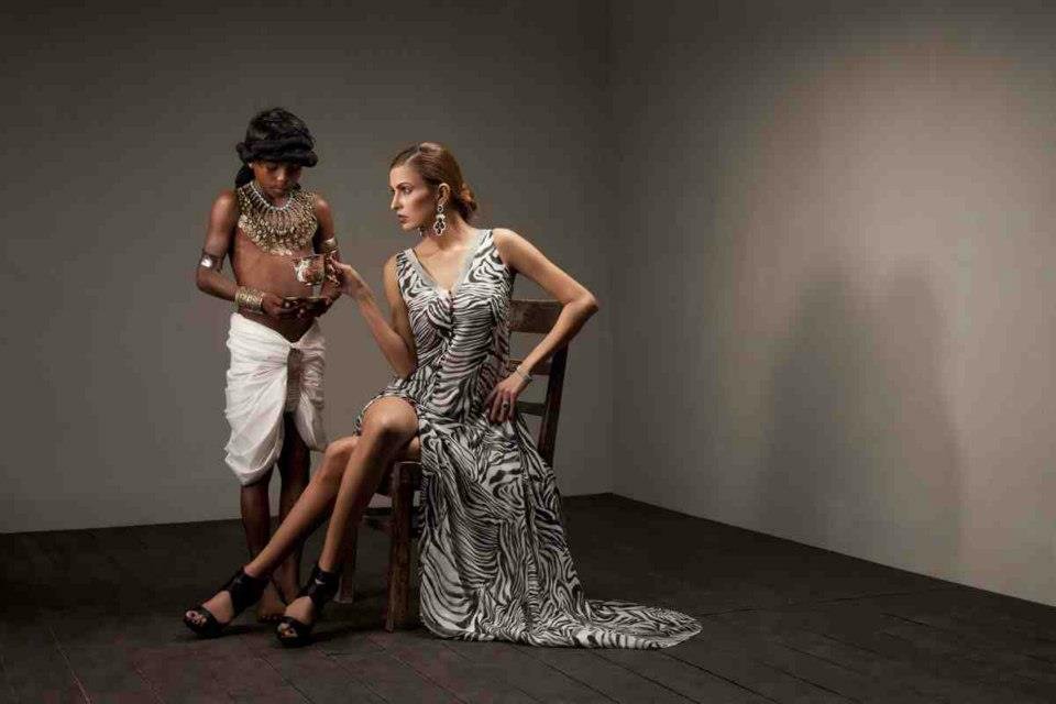 Σάλος από σειρά ρούχων με τίτλο «Γίνε ο σκλάβος μου» [εικόνες] | iefimerida.gr 3