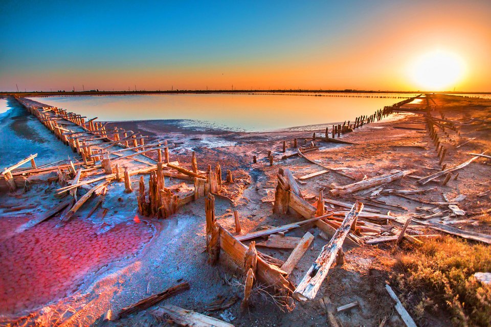 Εκεί που ο χρόνος πέτρωσε: Η απόκοσμη ομορφιά εγκαταλελειμμένου αλατωρυχείου στην Κριμαία [εικόνες] | iefimerida.gr 1