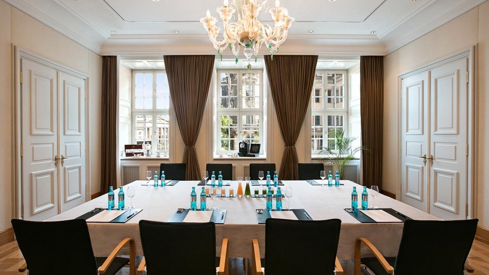 Το ξενοδοχείο-παλάτι που θα συναντηθεί η Λέσχη Μπίντελμπεργκ  [εικόνες] | iefimerida.gr 10