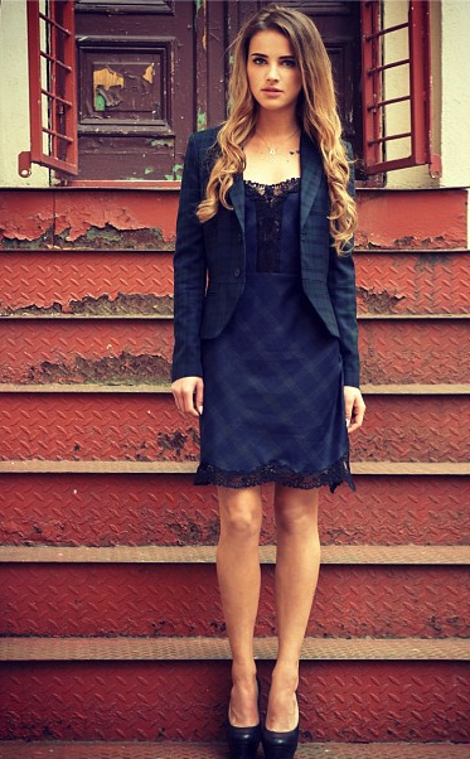 Slip dress: Το φόρεμα... κομπινεζόν με τη δαντέλα που έγινε μόδα -Πώς να το φορέσετε για να μην μοιάζει με νυχτικό [εικόνες] | iefimerida.gr 10