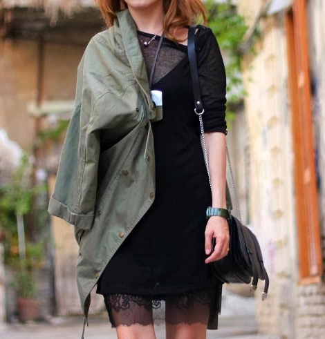 Slip dress: Το φόρεμα... κομπινεζόν με τη δαντέλα που έγινε μόδα -Πώς να το φορέσετε για να μην μοιάζει με νυχτικό [εικόνες] | iefimerida.gr 11