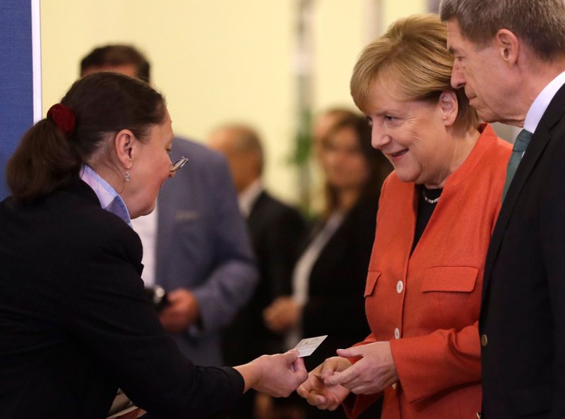 Η Μέρκελ ψήφισε... αμίλητη [εικόνες & βίντεο]  | iefimerida.gr 6