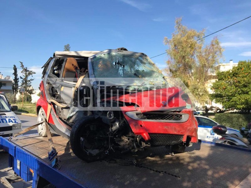 Αυτοκίνητο έπεσε στις γραμμές του Ηλεκτρικού στο ΚΑΤ [εικόνες & βίντεο] | iefimerida.gr 1