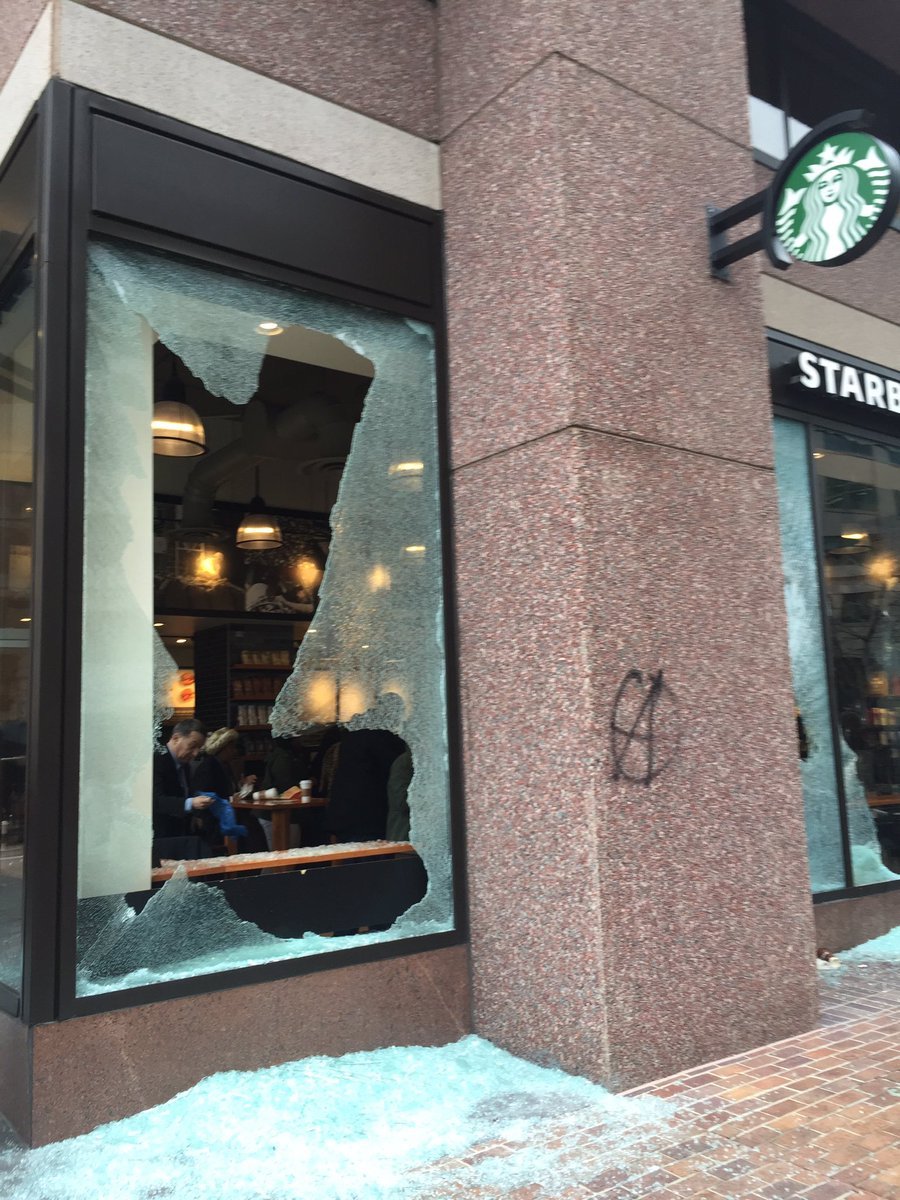 Επεισόδια στην Ουάσινγκτον: Διαδηλωτές έσπασαν βιτρίνες και αυτοκίνητα [βίντεο] | iefimerida.gr 0