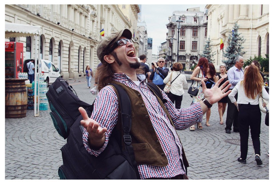 Αυτός ο άνδρας γυρίζει όλο τον κόσμο και φωτογραφίζει μόνο όσους χαμογελούν [εικόνες]  | iefimerida.gr 6