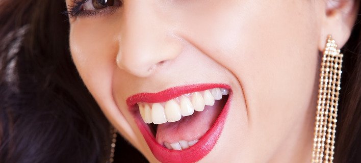 Κατάχρηση με τη λεύκανση των δοντιών και αμέλεια με τη στοματική υγεία επιδεικνύουν οι Ελληνες | iefimerida.gr 0