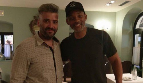 Ο Γουίλ Σμιθ ήρθε διακοπές στους Αντίπαξους και μαζεύει τα σκουπίδια από τις παραλίες! [εικόνες] | iefimerida.gr 1