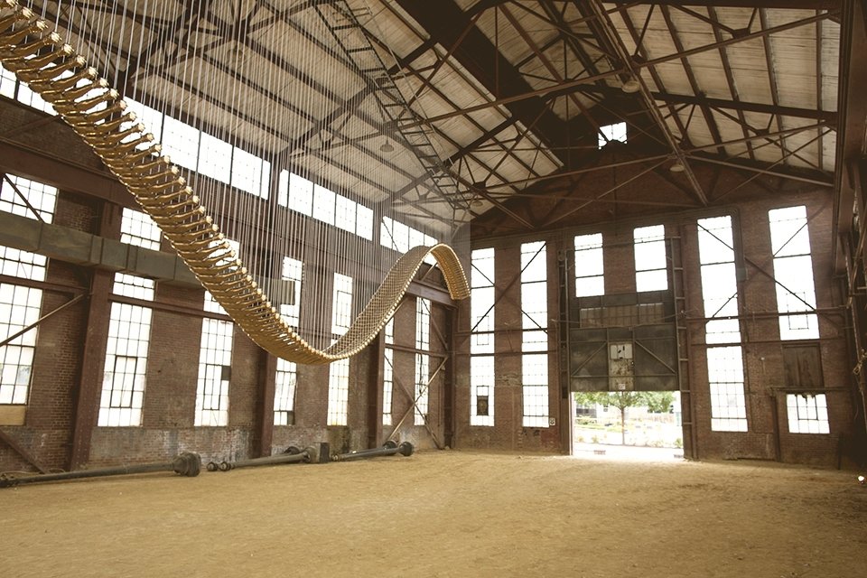 Διαμαρτυρία: Mία χρυσή γέφυρα 30μ. με 200 χέρια από φάιμπεργκλας [εικόνες] | iefimerida.gr 5