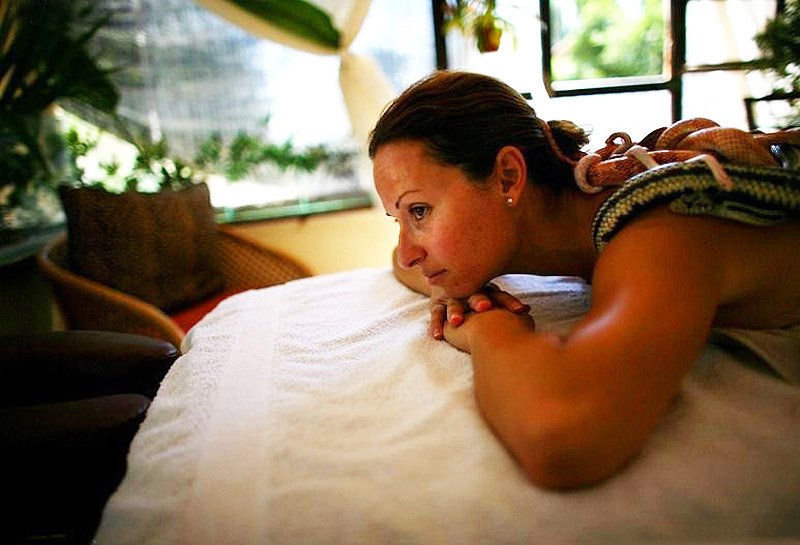 Σπα προσφέρει μασάζ με...φίδια [εικόνες] | iefimerida.gr 5