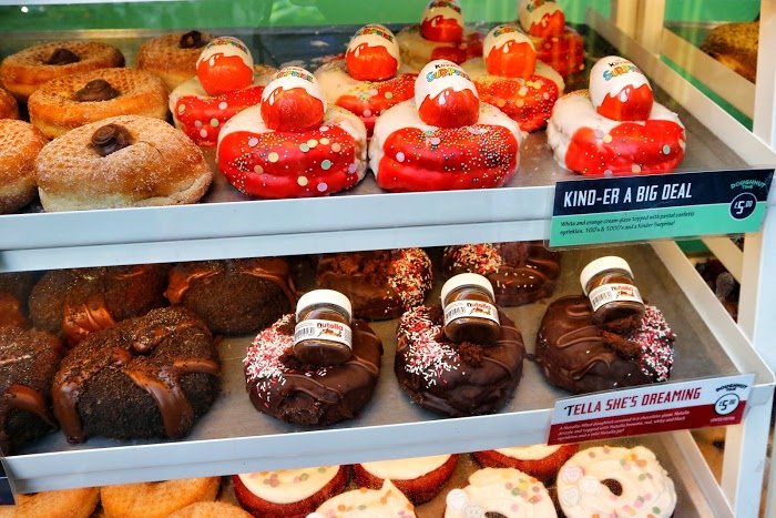 Για αυτά τα ντόνατ στο Λονδίνο κάνουν καθημερινά ουρές... χιλιομέτρων [εικόνες & βίντεο] | iefimerida.gr 0