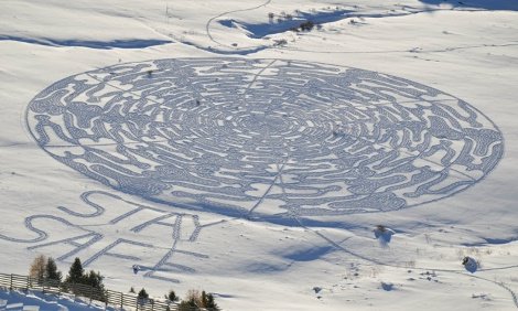 Ο διακοσμητής των Αλπεων -Φτιάχνει πραγματικά έργα τέχνης πάνω στο χιόνι [εικόνες] | iefimerida.gr 13