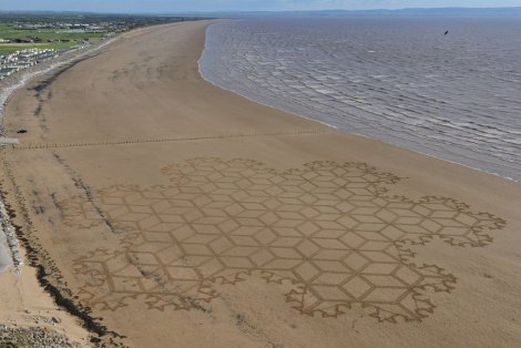 Ο διακοσμητής των Αλπεων -Φτιάχνει πραγματικά έργα τέχνης πάνω στο χιόνι [εικόνες] | iefimerida.gr 19
