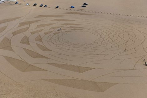 Ο διακοσμητής των Αλπεων -Φτιάχνει πραγματικά έργα τέχνης πάνω στο χιόνι [εικόνες] | iefimerida.gr 20