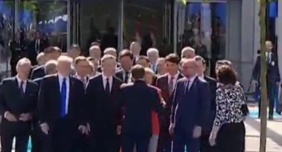 Ο Μακρόν σνόμπαρε τον Τραμπ -Καρέ καρέ το σκηνικό και η αντίδραση του Αμερικανού Προέδρου [βίντεο] | iefimerida.gr 1