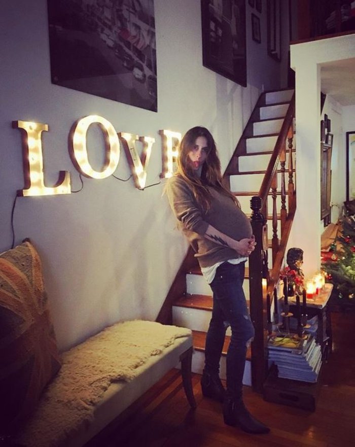 Δείτε την Σοφία Καρβέλα μετά από δυο γέννες -Με κοιλιακούς και skinny τζιν [εικόνες]  | iefimerida.gr 1