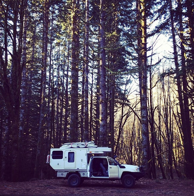 Ο γοητευτικός Αμερικάνος που παράτησε την καριέρα του και δημιούργησε ένα πρωτόγνωρο κίνημα νέων, ρομαντικών νομάδων στις ΗΠΑ [εικόνες] | iefimerida.gr 7