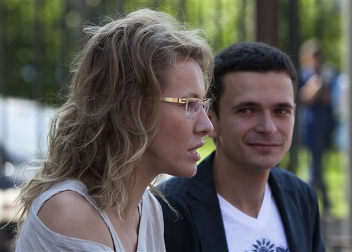 Η Ρωσίδα «Πάρις Χίλτον» κατεβαίνει στις προεδρικές εκλογές -Ποια είναι η Ξένια Σομπτσάκ [εικόνες] | iefimerida.gr 3