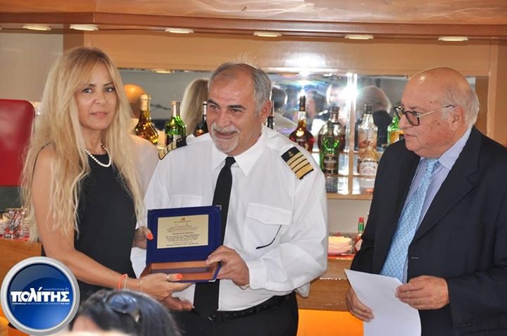 Η Μαρία Σόδη εγκατέλειψε το αβυσσαλέο ντεκολτέ [εικόνες] | iefimerida.gr 1